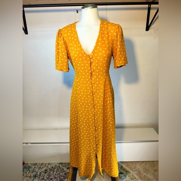 Size 6 polkadot, midi, button-down dress, mustard, yellow V-neck waist. ASOS - Picture 4 of 11